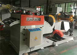 A kind of power switchable type 2 in 1 decoiler straightener